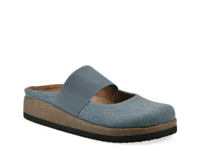 White Mountain Bassi Clog In Blue