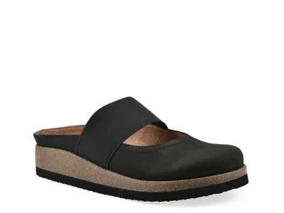 White Mountain Bassi Clog In Black