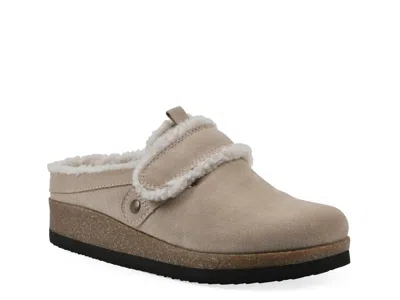 White Mountain Baylen Clog In Neutral