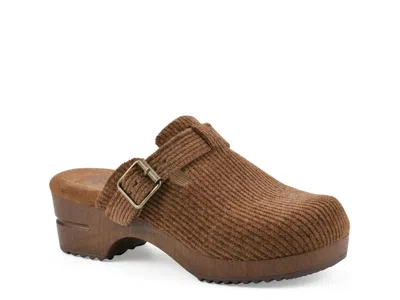 White Mountain Bistros Clog In Brown