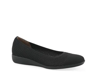 White Mountain Florian Flat In Black