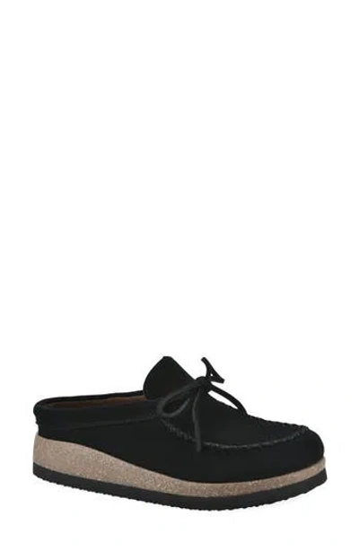 White Mountain Footwear Bayhead Clog In Black/ Suede