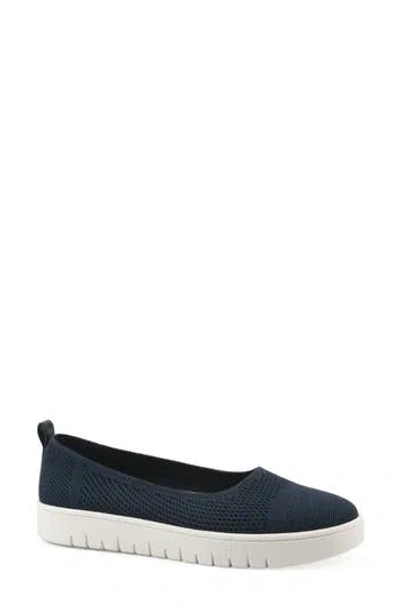 White Mountain Footwear Naveen Fom Recovery Flat