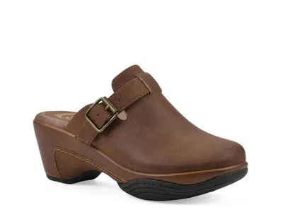White Mountain Viewed Clog In Brown