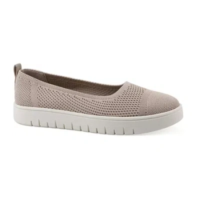 White Mountain Wm Spring 2026 Womens Almond Closed Toe Slip-on Shoe In Sand