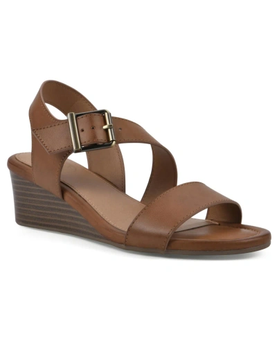 White Mountain Brux Wedge Sandals In Dark Tan Smooth