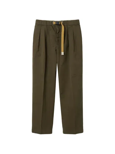 White Sand Belted Pleated Trousers In Grün