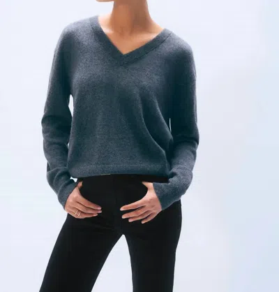 White + Warren Cashmere Core V- Neck Top In Bluestone