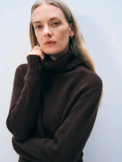 White + Warren Cashmere Featherweight Turtleneck Dark Umber Sweater In Black
