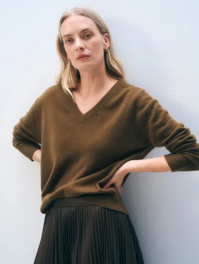 White + Warren Cashmere V Neck In Golden Brown