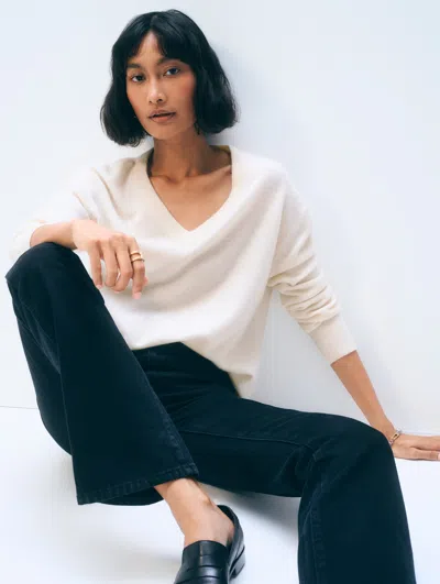 White + Warren Cashmere V Neck In Soft White
