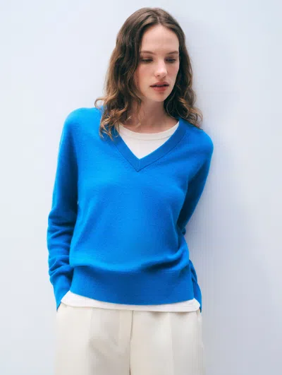White + Warren White & Warren Cashmere V Neck Sweater In Azure In Blue
