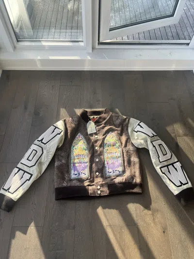 Pre-owned Who Decides War Bokber In Brown