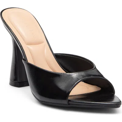 Wild Diva Lounge Naomi Sandal In Black