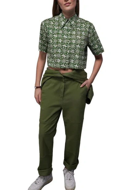 Wildfang The Essential Cropped Button Up In Green