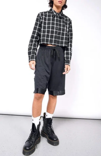 Wildfang The Essential Flannel Long Sleeve Cropped Button Up In Black/white