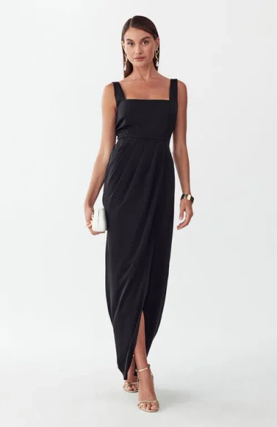 Willa Akron Maxi Dress In Black