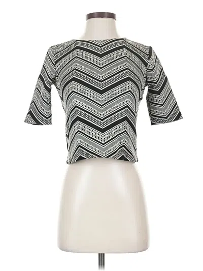 Pre-owned Willow & Clay Short Sleeve Top Silver Chevron/herringbone Pattern Mock Neckline Tops