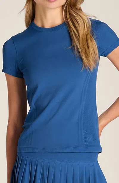 Wilson Pro Performance Seamless Mesh Tee In Blue