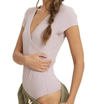 Wishlist Allison Cap Sleeve Bodysuit In Lavender In Pink