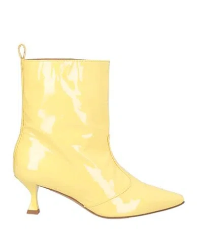 Wo Milano Woman Ankle Boots Light Yellow Size 7 Leather