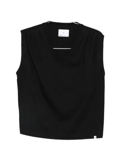 Woc Matera V-neck Sleeveless Top In Black