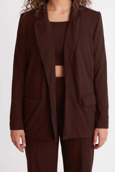 Wolven Structured Shoulders Blazer In Chai In Brown