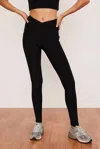 Wolven Crossover Pocket Leggings In Onyx In Black