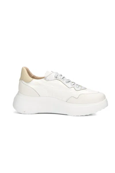 Wonders Lightweight Lace Sneakers In Vanilla In White