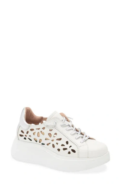 Wonders Perforated Leather Sneaker In Off White/plata