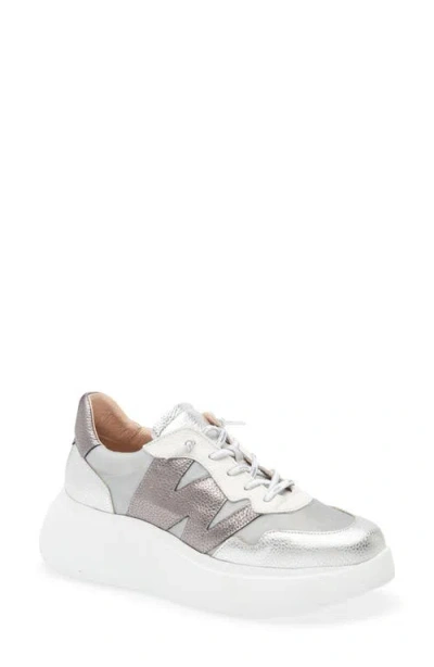 Wonders Zenit Platform Wedge Sneaker In Plata/off/plomo Combo