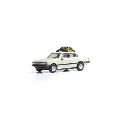 Woodland Scenics Ho Scale Family Vacation Sedan Model Car