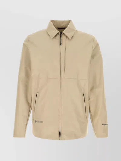 WOOLRICH COLLARED NECK WINDBREAKER SIDE POCKETS