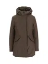 Woolrich Pinecone Hooded Logo Detail Cotton-blend Jacket In Green