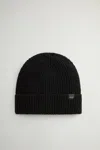 Woolrich Logo Patch Knitted Beanie In Black