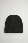 Woolrich Logo Patch Knitted Beanie In Green