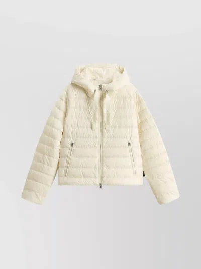 WOOLRICH SHORT DOWN JACKET WITH HOOD AND QUILTED PATTERN