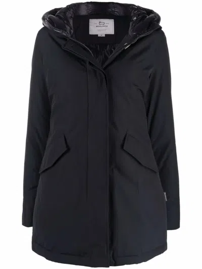 Woolrich Streamlined Duck Down Insulated  Parka In Black