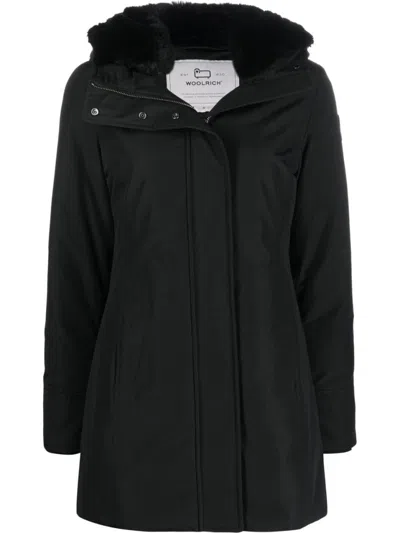 WOOLRICH WOOLRICH THIGH-LENGTH BLACK COAT WITH CLASSIC HOOD AND LOGO PATCH