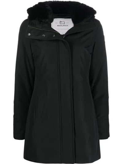 WOOLRICH THIGH-LENGTH BLACK COAT WITH CLASSIC HOOD AND LOGO PATCH