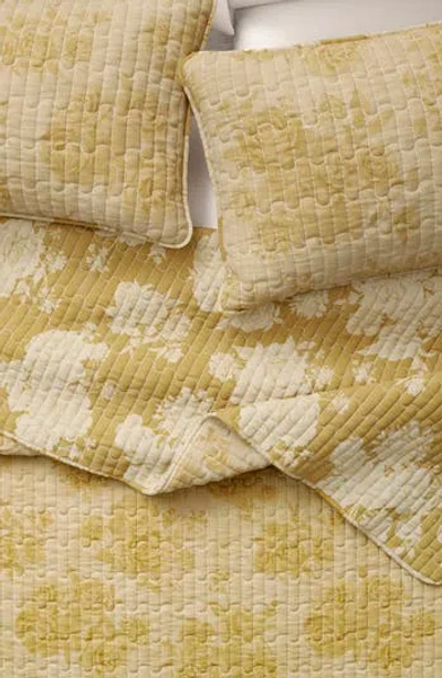 Woven & Weft Floral Scalloped Cotton Quilt & Sham Set In Gold