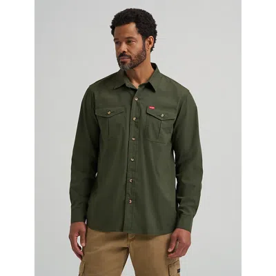 Wrangler Men's Relaxed Fit Stretch Shirt In Forest Night In Green