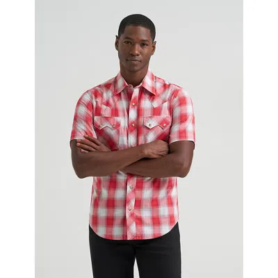 Wrangler Men's  Retro® Short Sleeve Sawtooth Pocket Western Snap Shirt In Cherry In Red