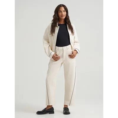 Wrangler Women's Twill Piped Barrel Jean In Egret In Off White