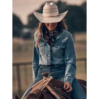 Wrangler Women's  Iconic Western Snap Denim Shirt In Light Denim