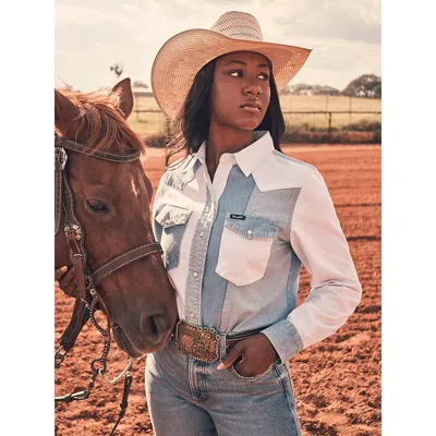 Wrangler Women's  Pieced Denim Vintage Fit Snap Shirt In Denim In Blue