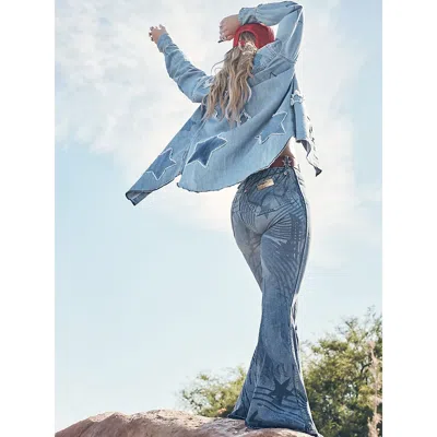 Wrangler X Lainey Wilson Starry Western Snap Shirt In True Blue Wash