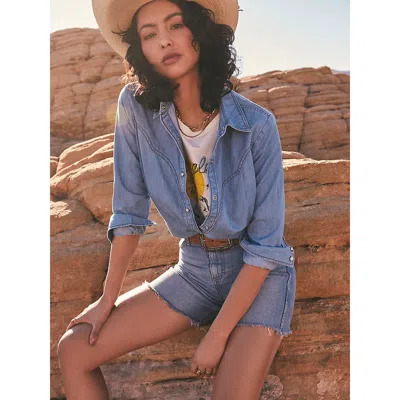 Wrangler ® X Yellow Rose By Kendra Scott Denim Shirt In Medium Wash In Blue