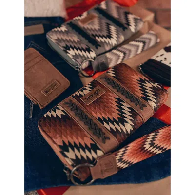 Wrangler Zig Zag Print Wristlet In Brown