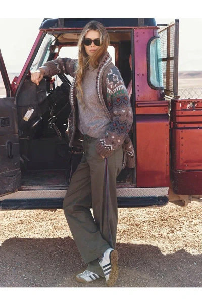 Xirena Bradshaw Trouser In Army Green In Khaki/green